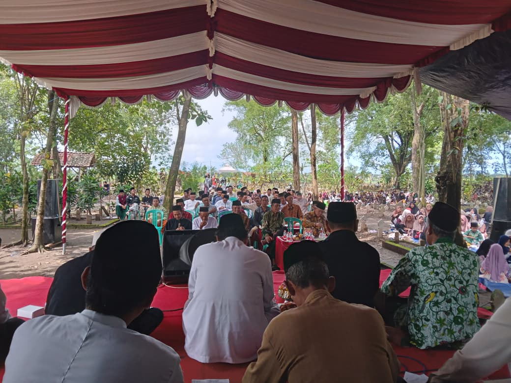 Tahlil Akbar dan Kirim Doa Digelar di Makam Desa Ambokulon